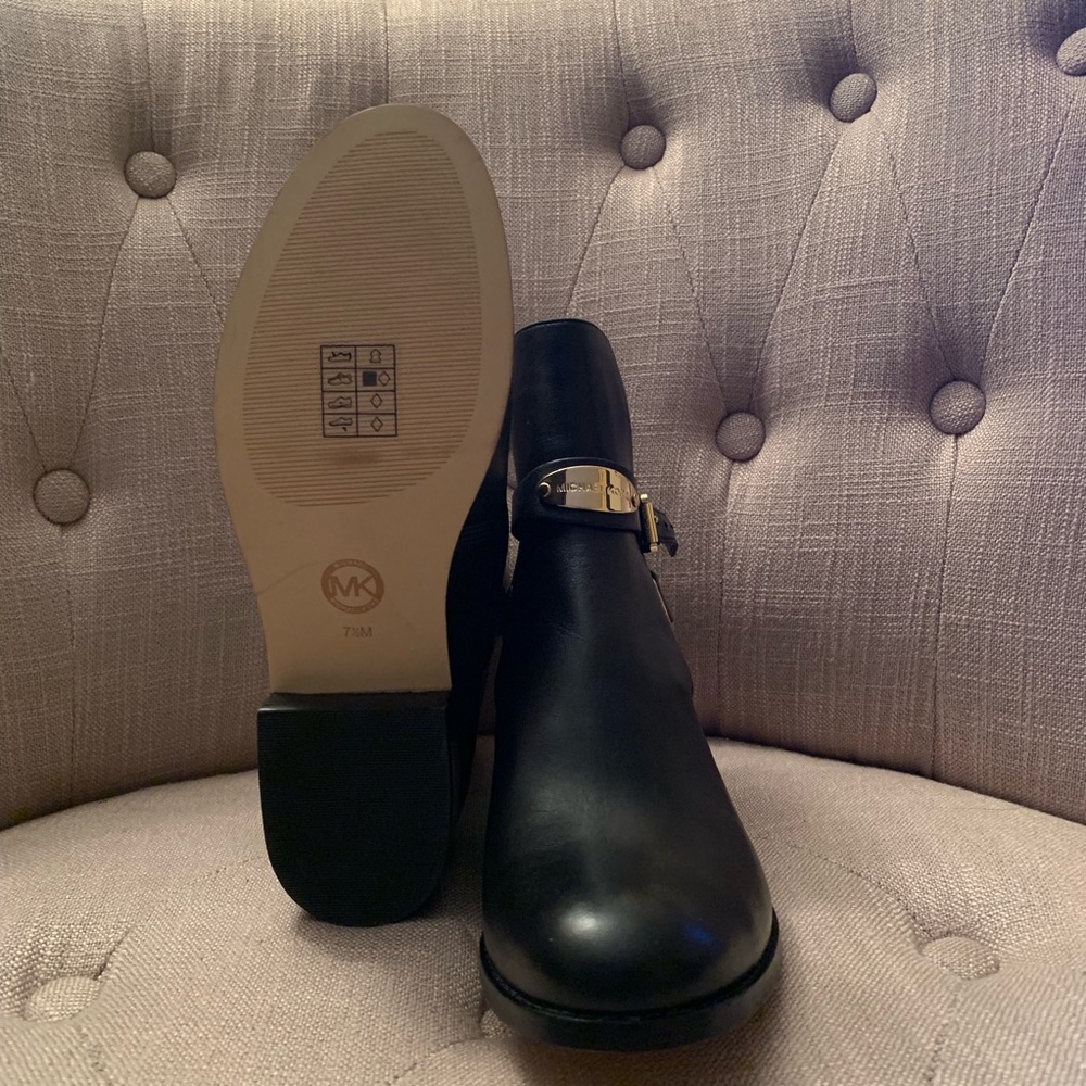 Last 1! MICHAEL KORS Fall Arley Golden Buckle Boot - Picture 6 of 8